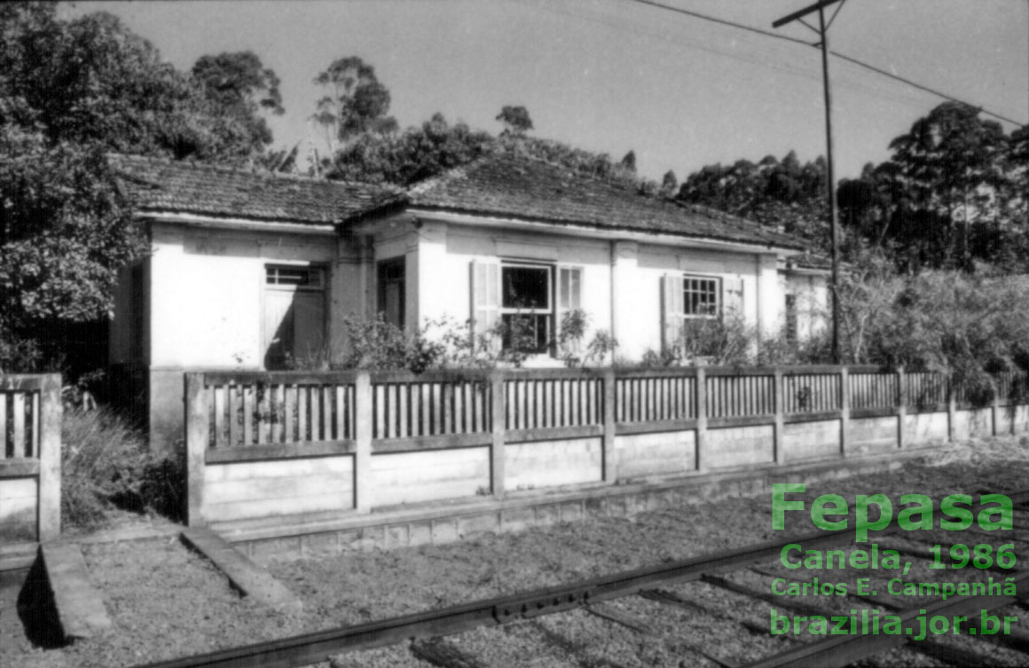 Outra casa da estação ferroviária de Canela, registrada no relatório de 1986 da Fepasa