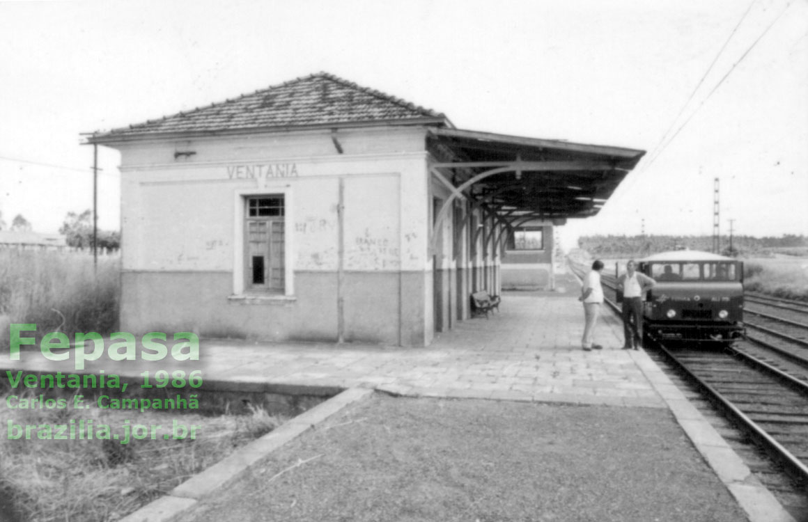 Vista lateral da estação ferroviária de Ventania, no relatório de 1986 da Fepasa - Ferrovias Paulistas