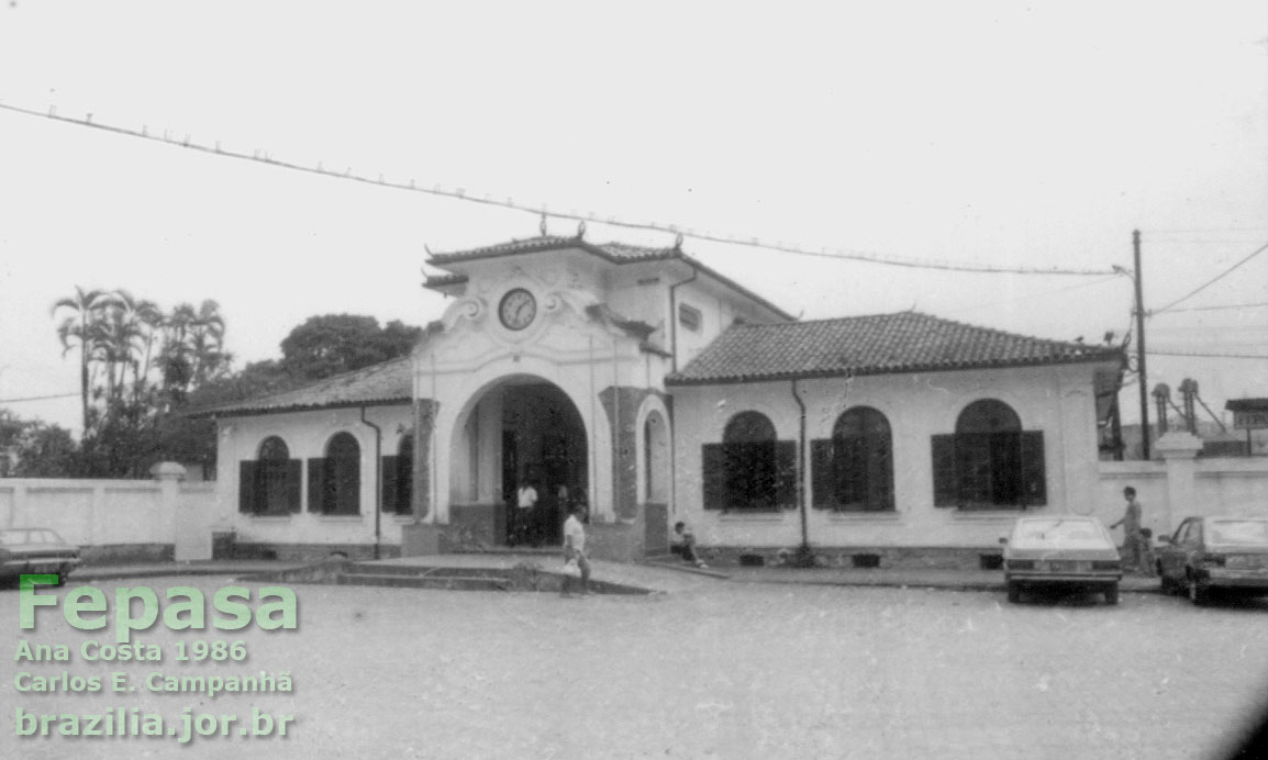 Fachada urbana da estação ferroviária de Ana Costa em 1986, no Relatório da Fepasa - Ferrovias Paulistas