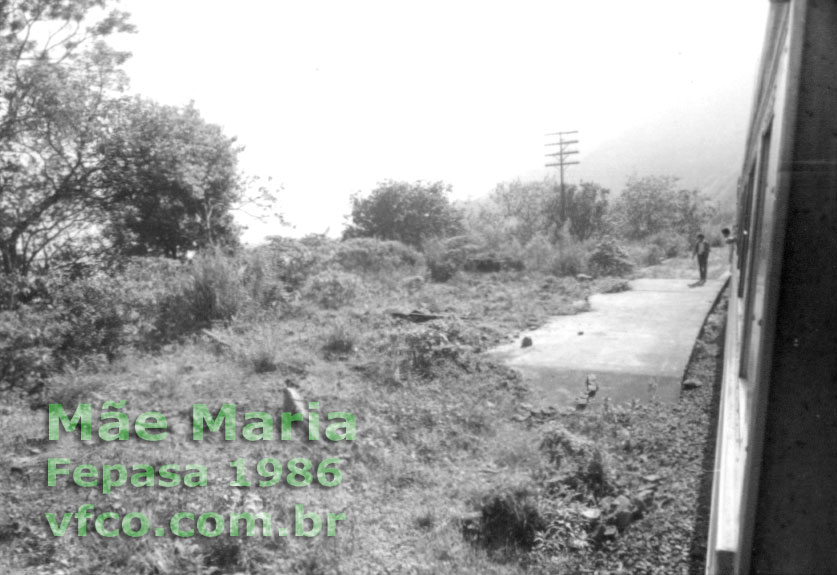 Foto, provavelmente, da estação ferroviária Mãe Maria (km 89,429) já demolida em 1986
