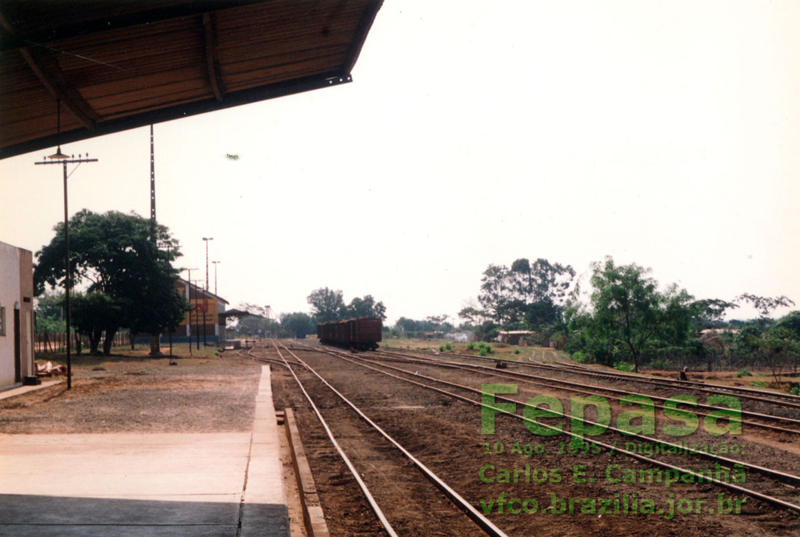 Lado noroeste do pátio ferroviário da estação de Presidente Epitácio
