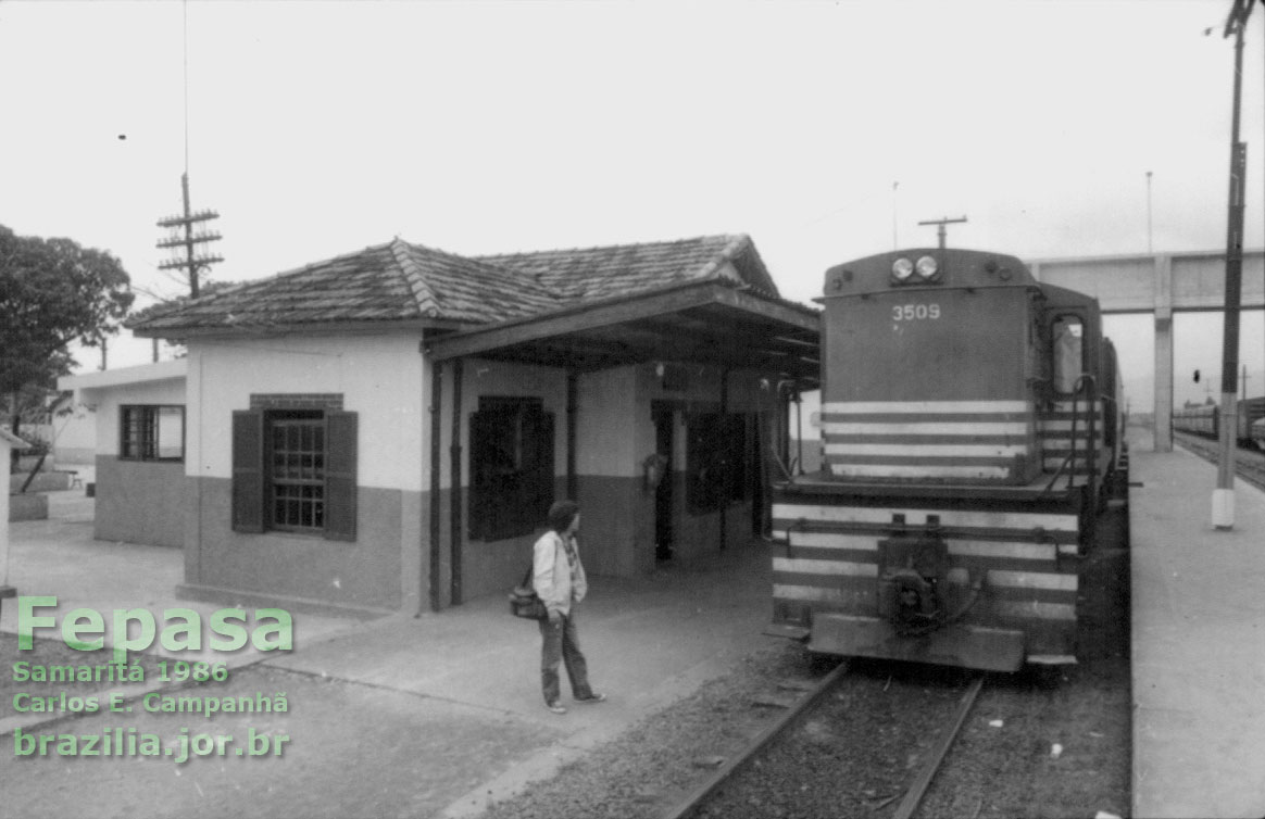 Vista lateral da estação ferroviária de Samaritá em 1986