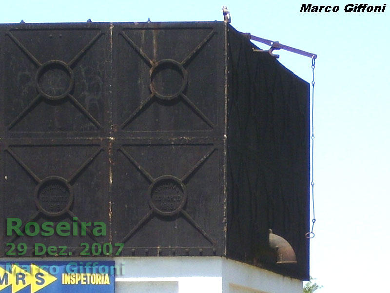 Detalhe da caixa d'água da estação ferroviária de Roseira