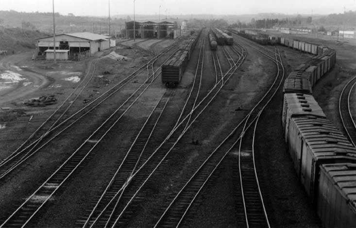 Trilhos do pátio ferroviário de Uvaranas em 1992