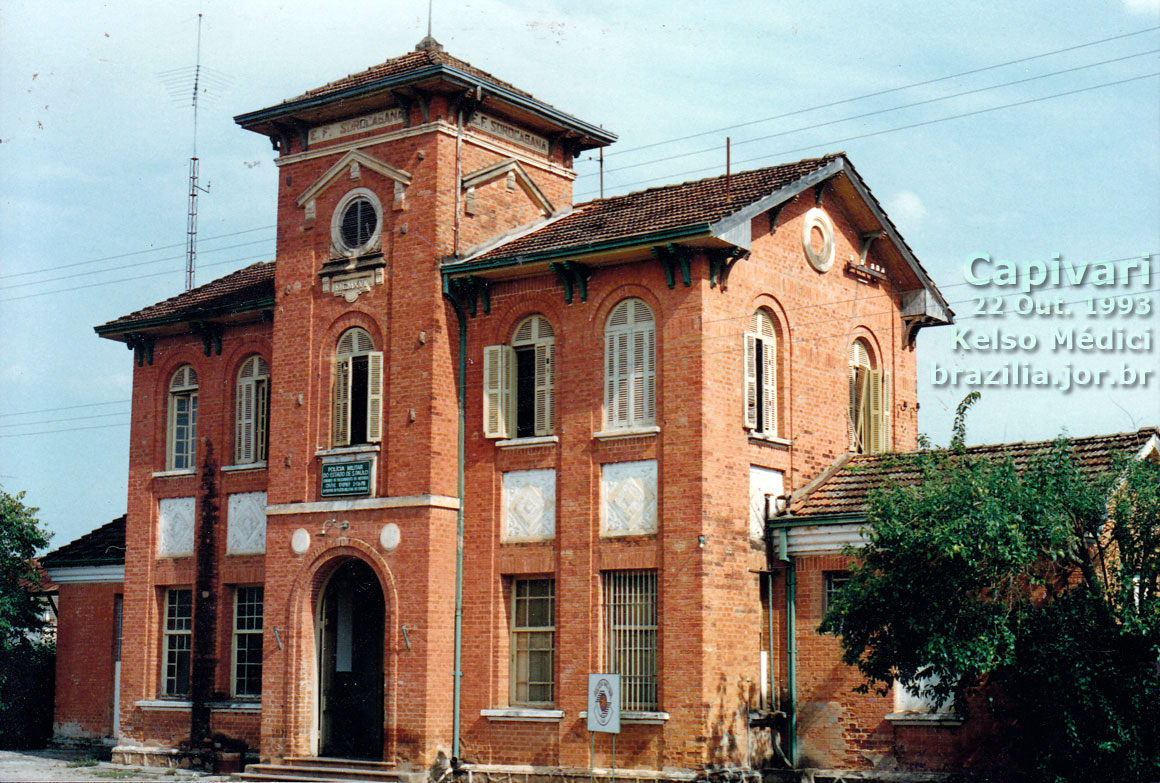 Prédio da antiga estação ferroviária de Capivari, utilizado como posto da Polícia Militar em 1993