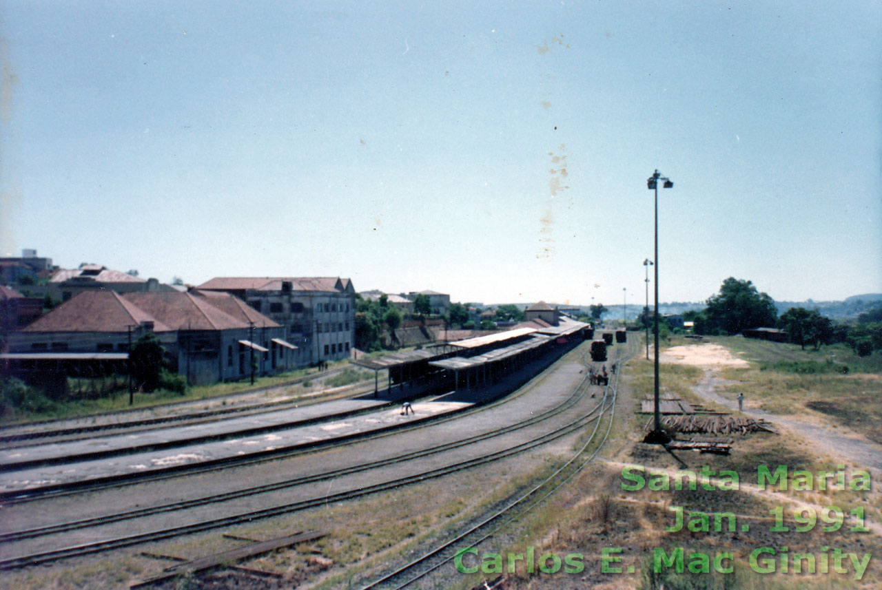 Plataformas de passageiros da estação ferroviária de Santa Maria