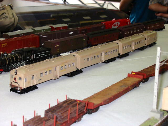 O modelo do trem Cometa em exposição no Concurso  da Sociedade Brasileira de Ferreomodelismo - SBF
