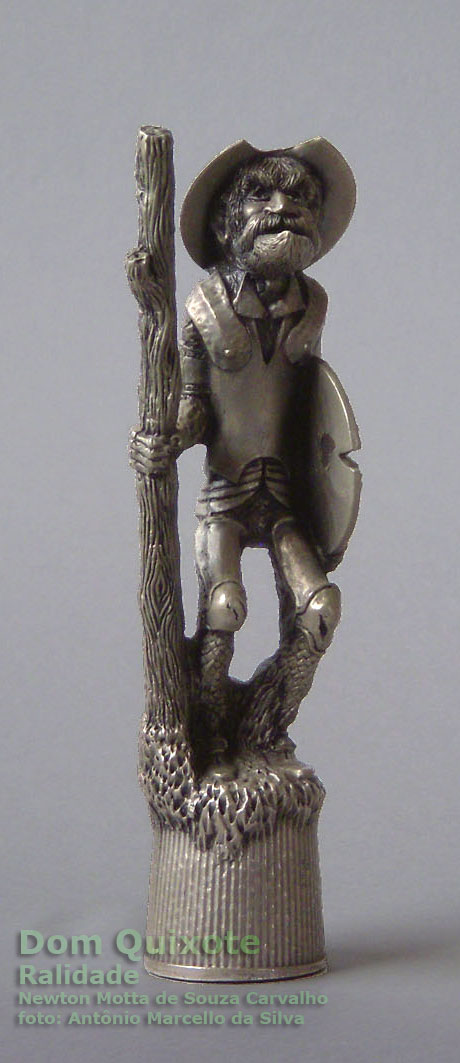 Dom Quixote - Realidade, peça em resina metalizada do jogo de xadrez figurado “Dom Quixote – Sonho e Realidade”
