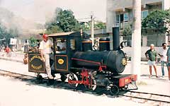 Locomotiva a vapor construída pelo ferreomodelista Moysés Naime Neto