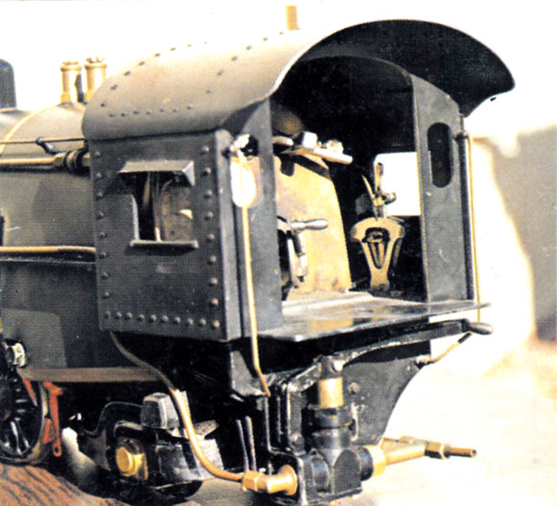 Detalhe da cabine de uma locomotiva a "vapor vivo"