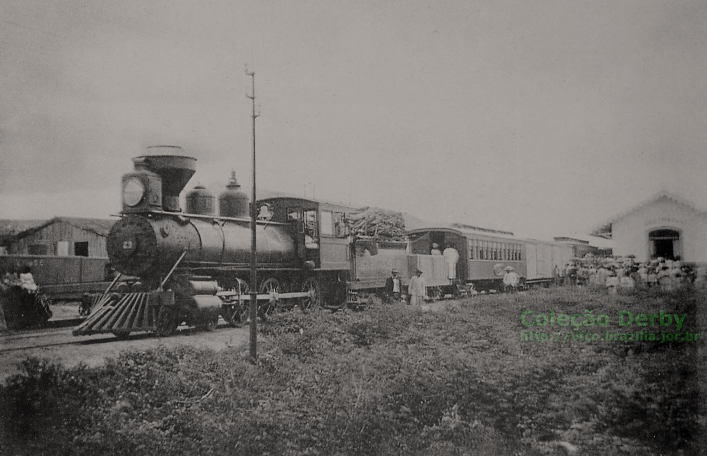 Trem na estação de Queimadas, da Estrada de Ferro da Bahia ao São Francisco, em 1905