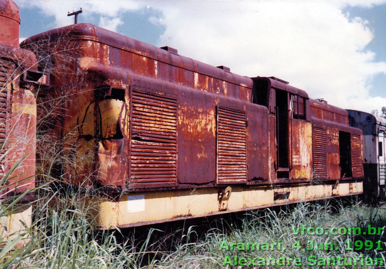 Locomotiva elétrica IRFA nº 953 (?), baixada, em Aramari, Jun. 1991