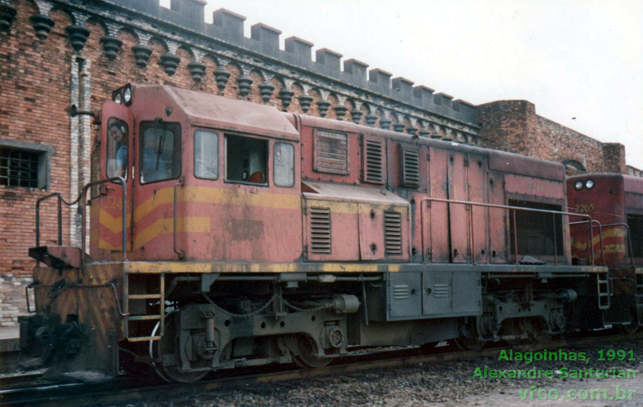 Foto da locomotiva U10B número 2244