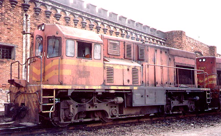 Foto da locomotiva U10B número 2244