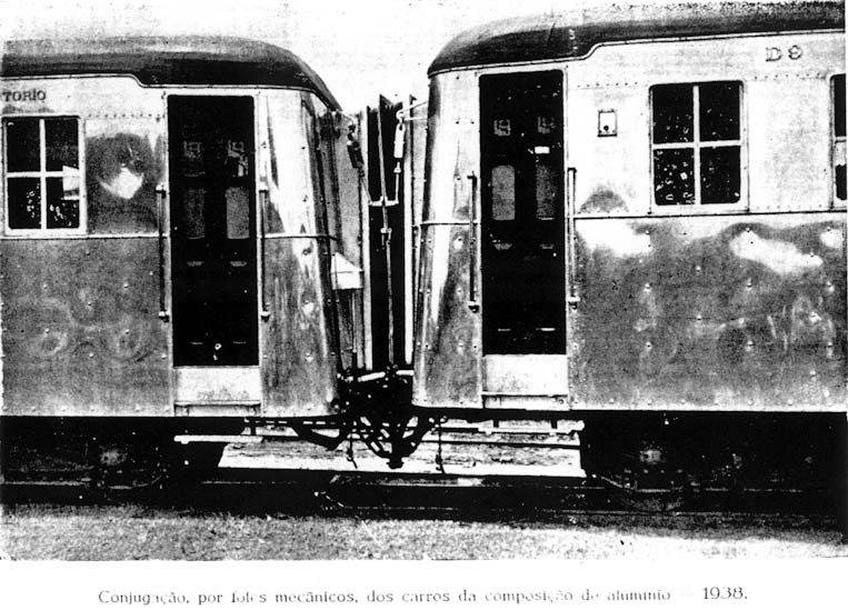 Conjugação de 2 vagões de alumínio por foles mecânicos, 1938 