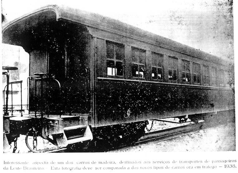 Um dos carros de madeira do transporte de passageiros da Leste Brasileiro