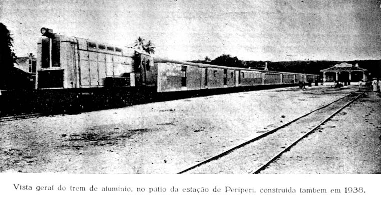 Trem de alumínio na estação ferroviária de Periperi com locomotiva English Electric, 1938