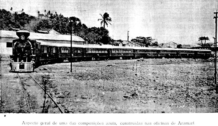 Trem azul construído nas oficinas da ferrovia em Aramari