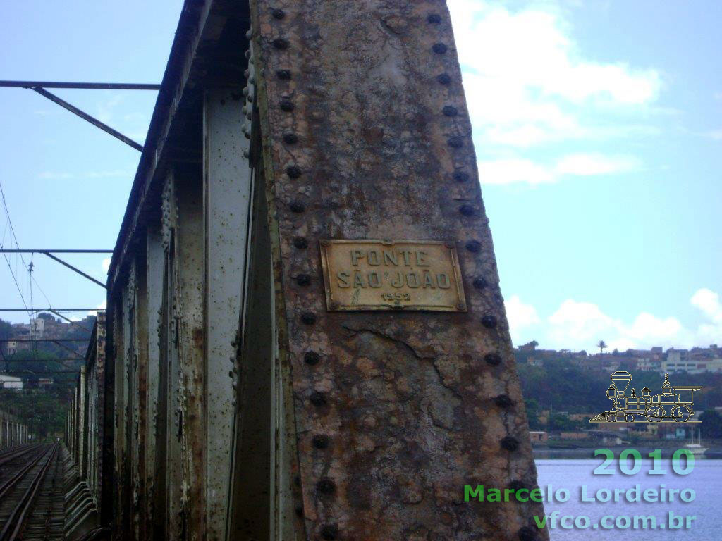 Placa e situação da Ponte São João em 2010