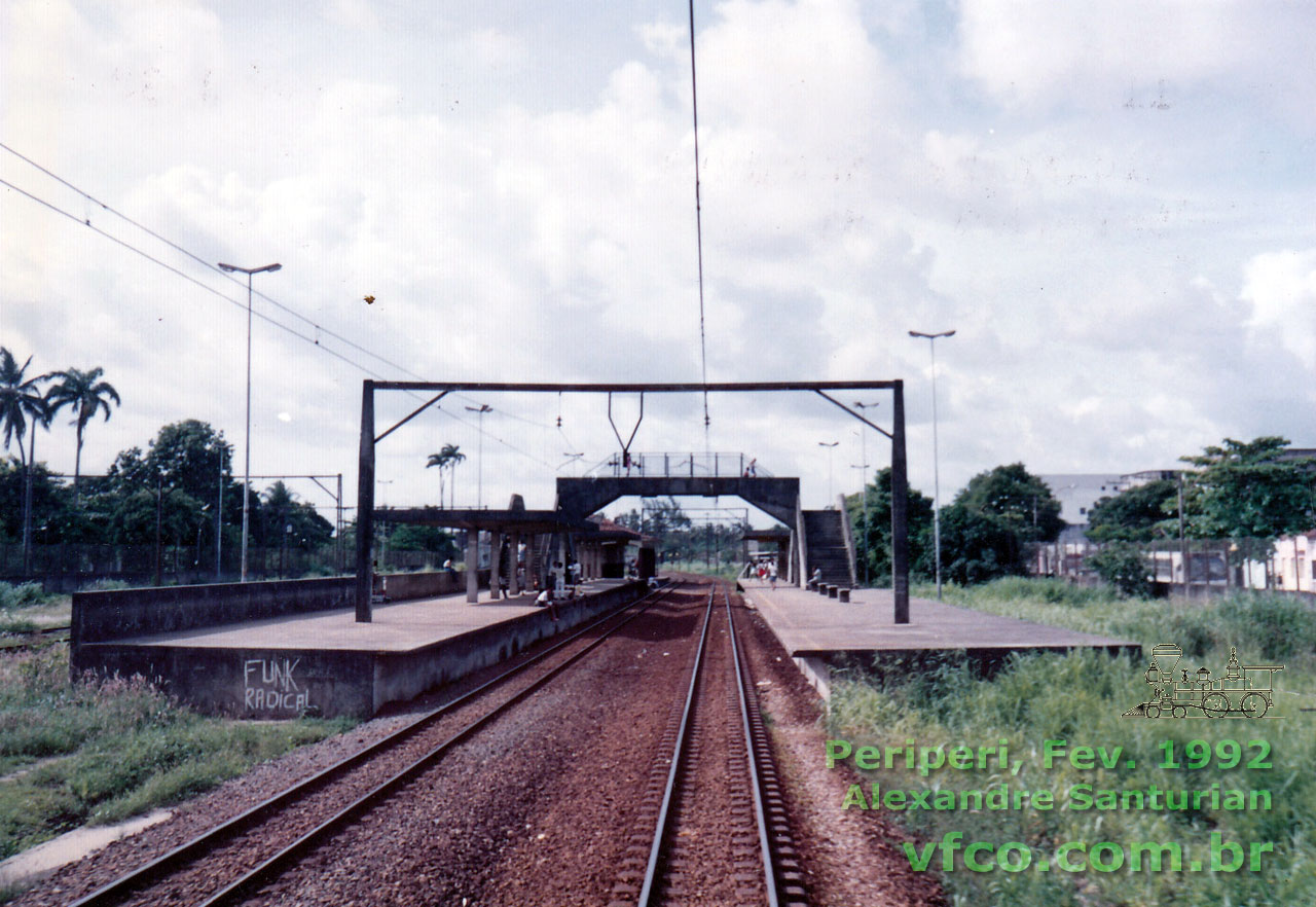 A chegada do trem à estação de Periperi, uma das maiores do subúrbio de Salvador