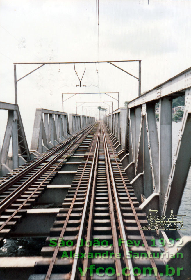 Passagem do trem suburbano de Salvador pela ponte São João