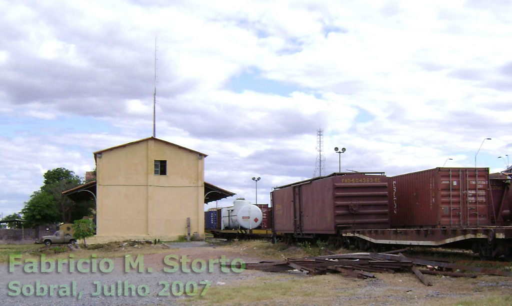 Vista lateral da estação ferroviária de Sobral