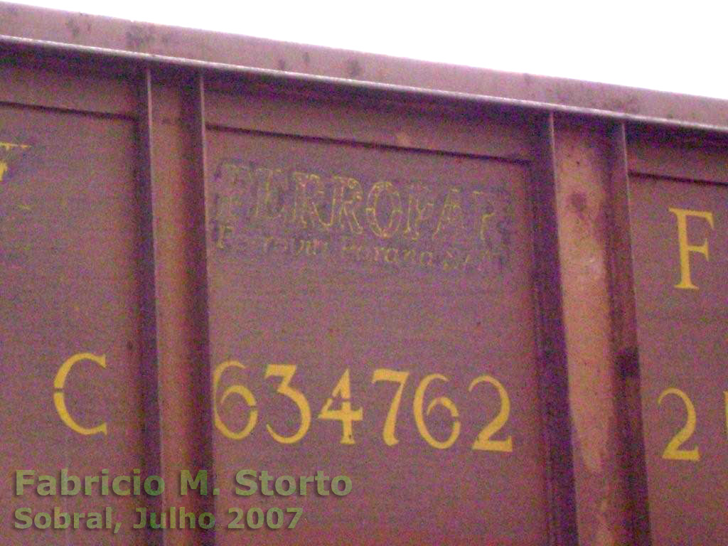 Detalhe da inscrição Ferropar - Ferrovia do Paraná, no vagão FHC-634762-2M
