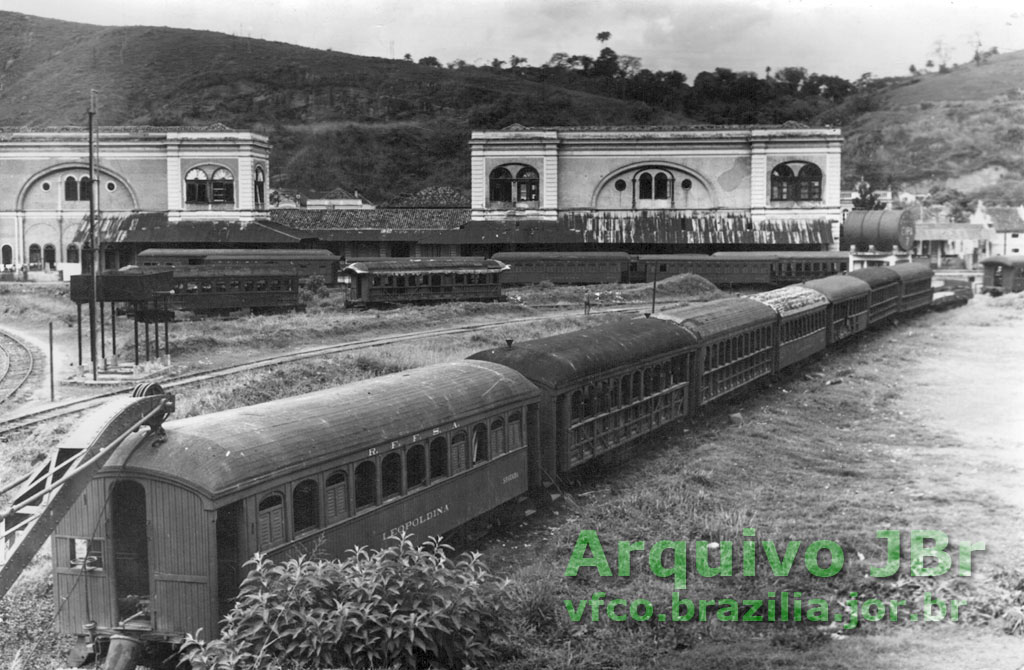 Vista geral dos vagões abandonados da antiga Estrada de Ferro Leopoldina na estação ferroviária de Porto Novo do Cunha, em Além Paraíba (MG) 
