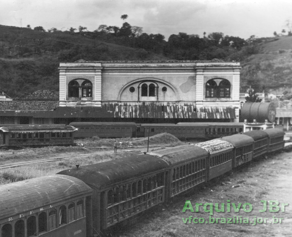 Prédio da estação ferroviária de Porto Novo do Cunha, em Além Paraíba (MG), da antiga Estrada de Ferro Leopoldina