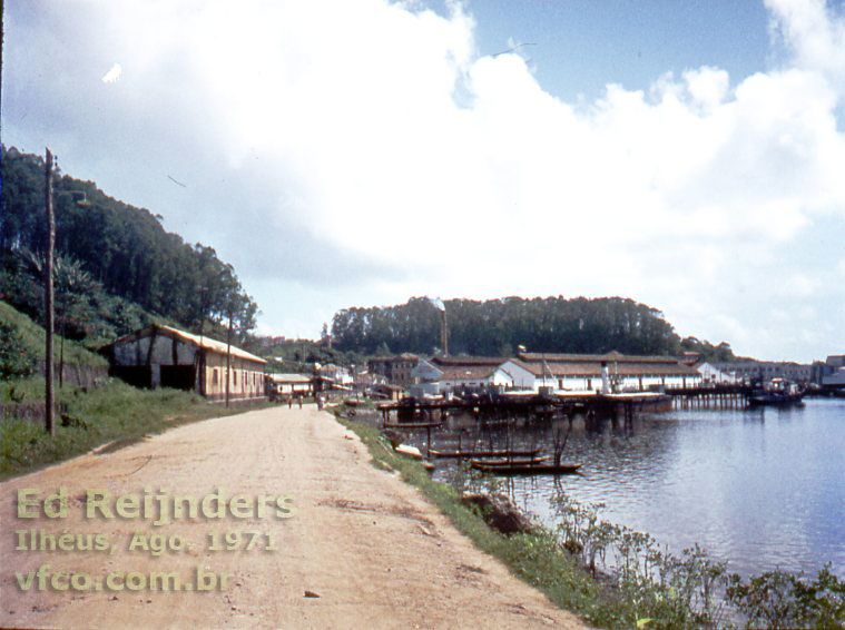 Armazéns da ferrovia junto ao embarcadeouro fluvial