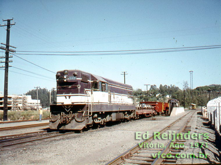 Locomotiva G12 da Estrada de Ferro Vitória a Minas com a pintura da águia em 1971