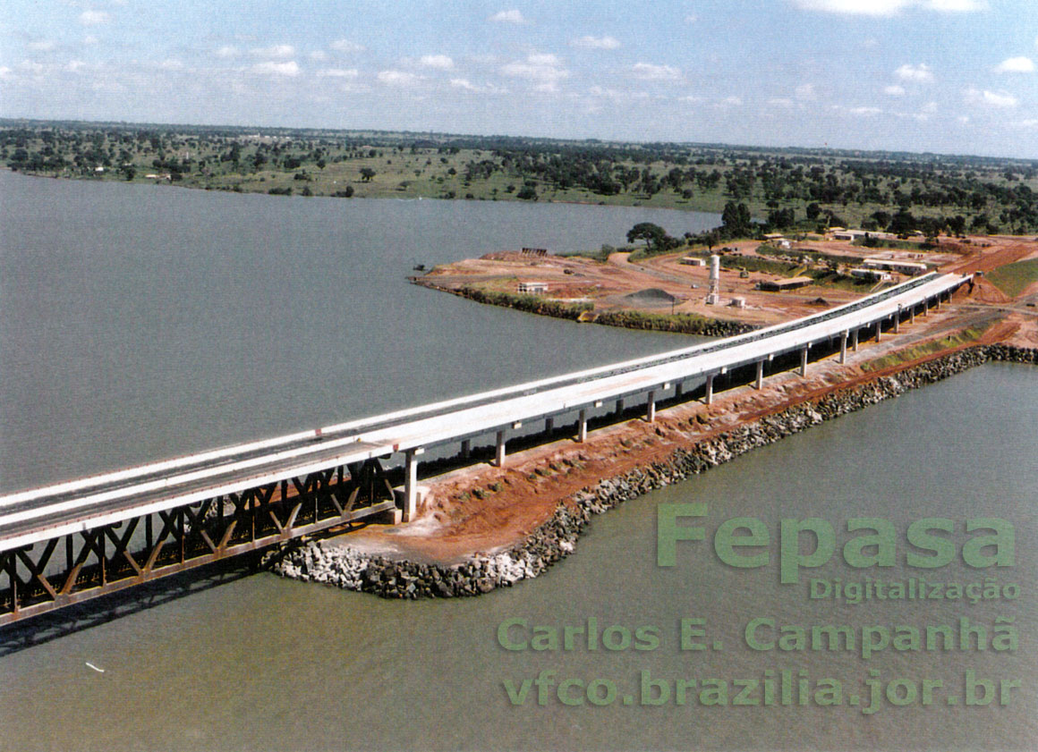 Viaduto de acesso rodoviário à parte superior da ponte rodoferroviária, lado Mato Grosso do Sul