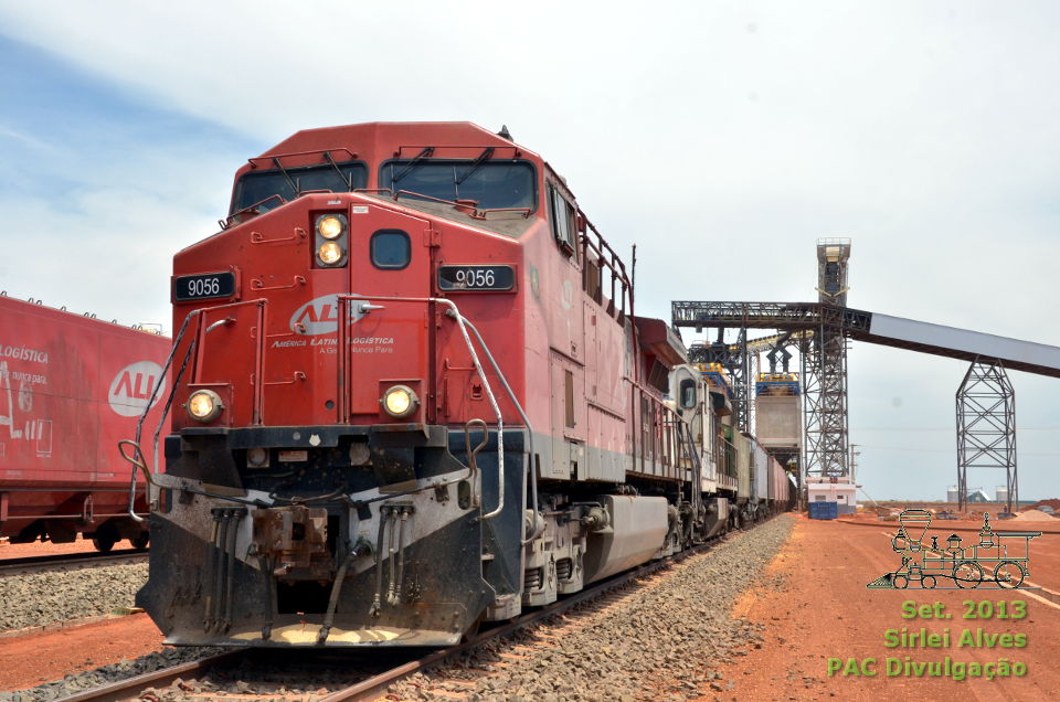 Locomotiva AC44i nº 9056 ALL na época da inauguração do trecho da ferrovia até Rondonópolis, em Setembro de 2013