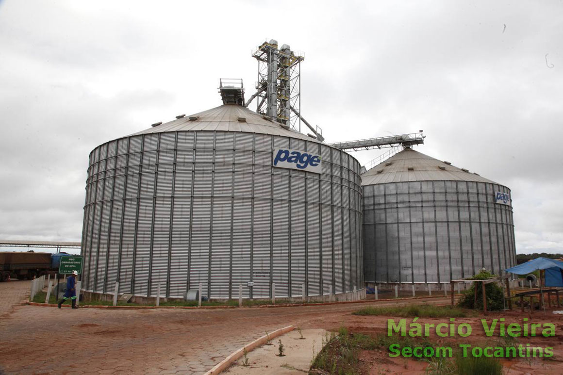 Cada um dos dois silos tem capacidade estática para seis mil toneladas de soja