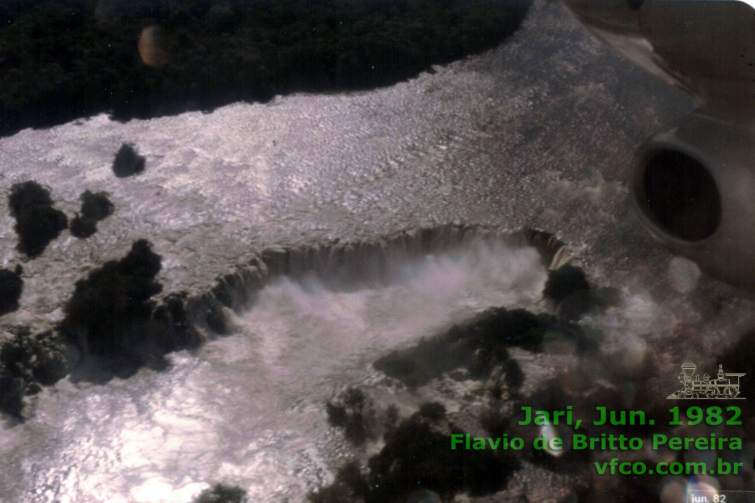 Foto 3 - Vista aérea da queda principal da Cachoeira de Santo Antônio, no rio Jari