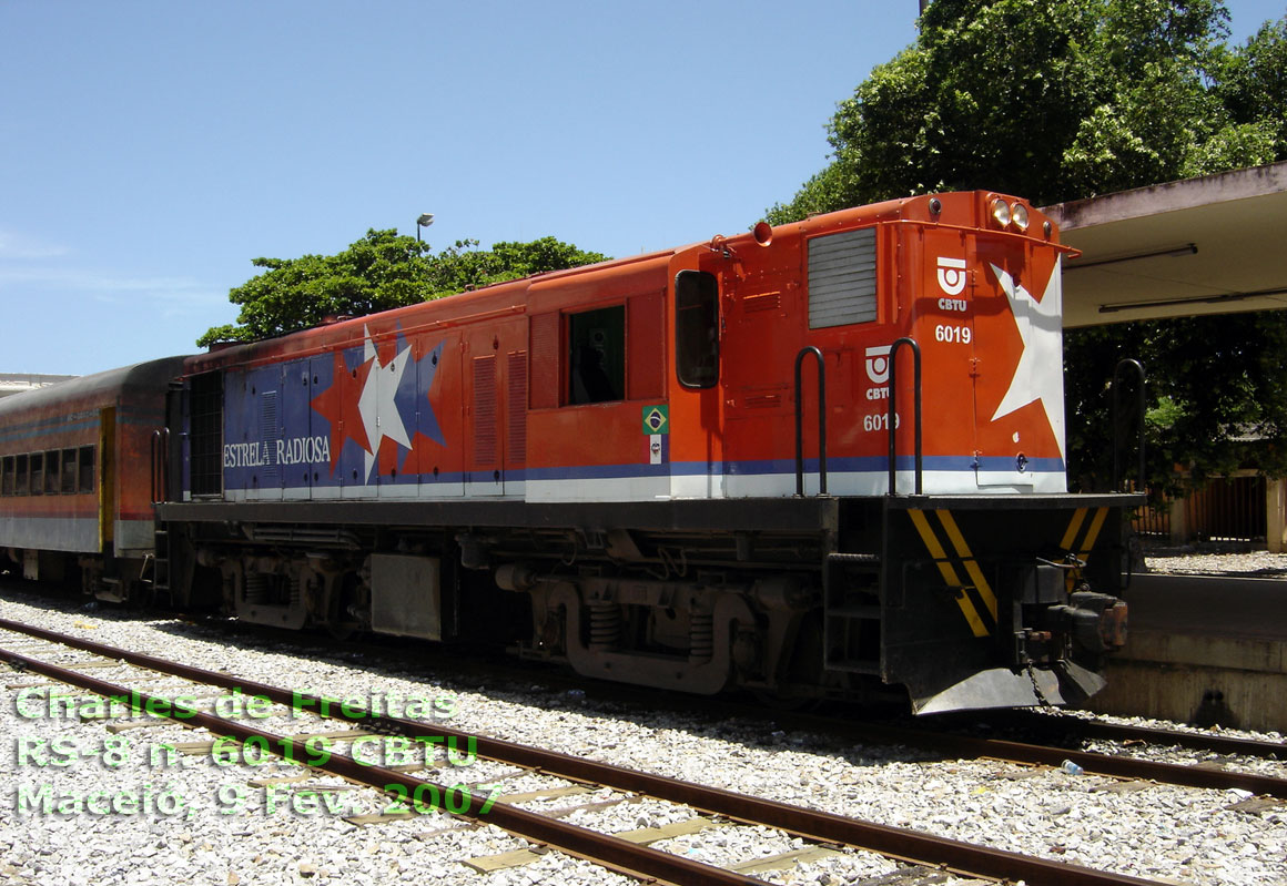 Locomotiva Alco RS-8 número 6019 nos trilhos da CBTU Maceió
