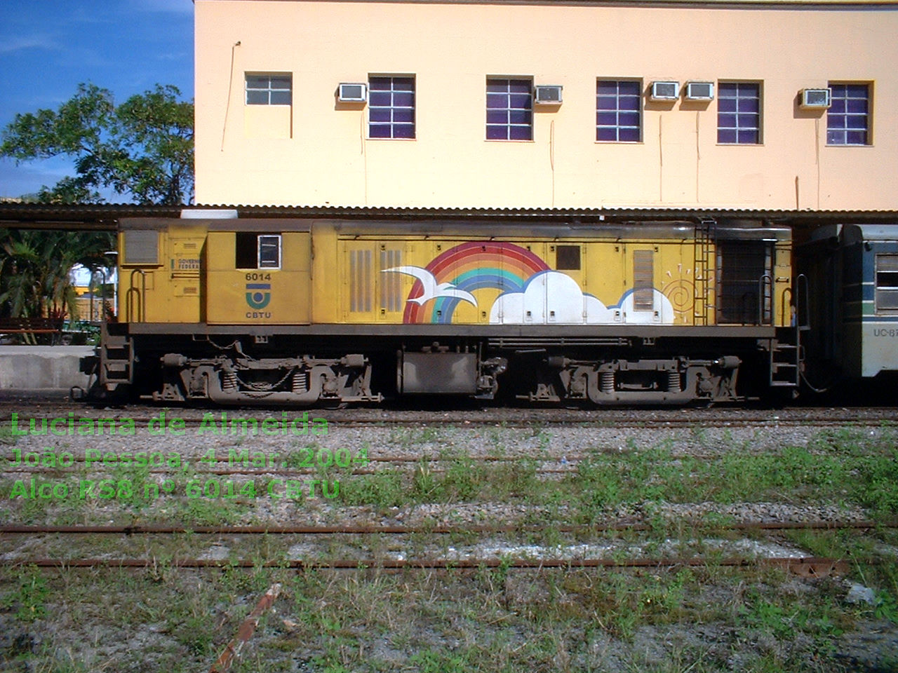 Locomotiva Alco RS8 n 6014 CBTU João Pessoa, em 4 Mar. 2004