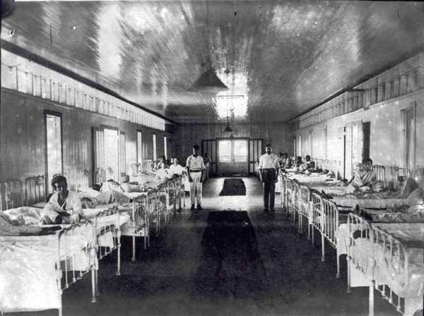 Interior de enfermaria no hospital da Candelária, durante a construção da ferrovia Madeira-Mamoré