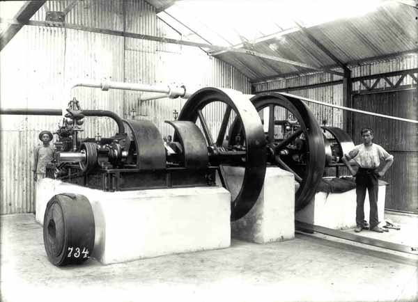 Gerador de energia elétrica movido a óleo cru, em Porto Velho, à época da construção da ferrovia Madeira-Mamoré
