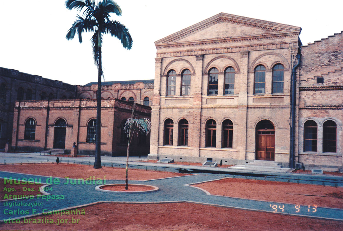 Preparação do espaço frontal ao prédio do Museu Ferroviário de Jundiaí, em 13 Set. 1994