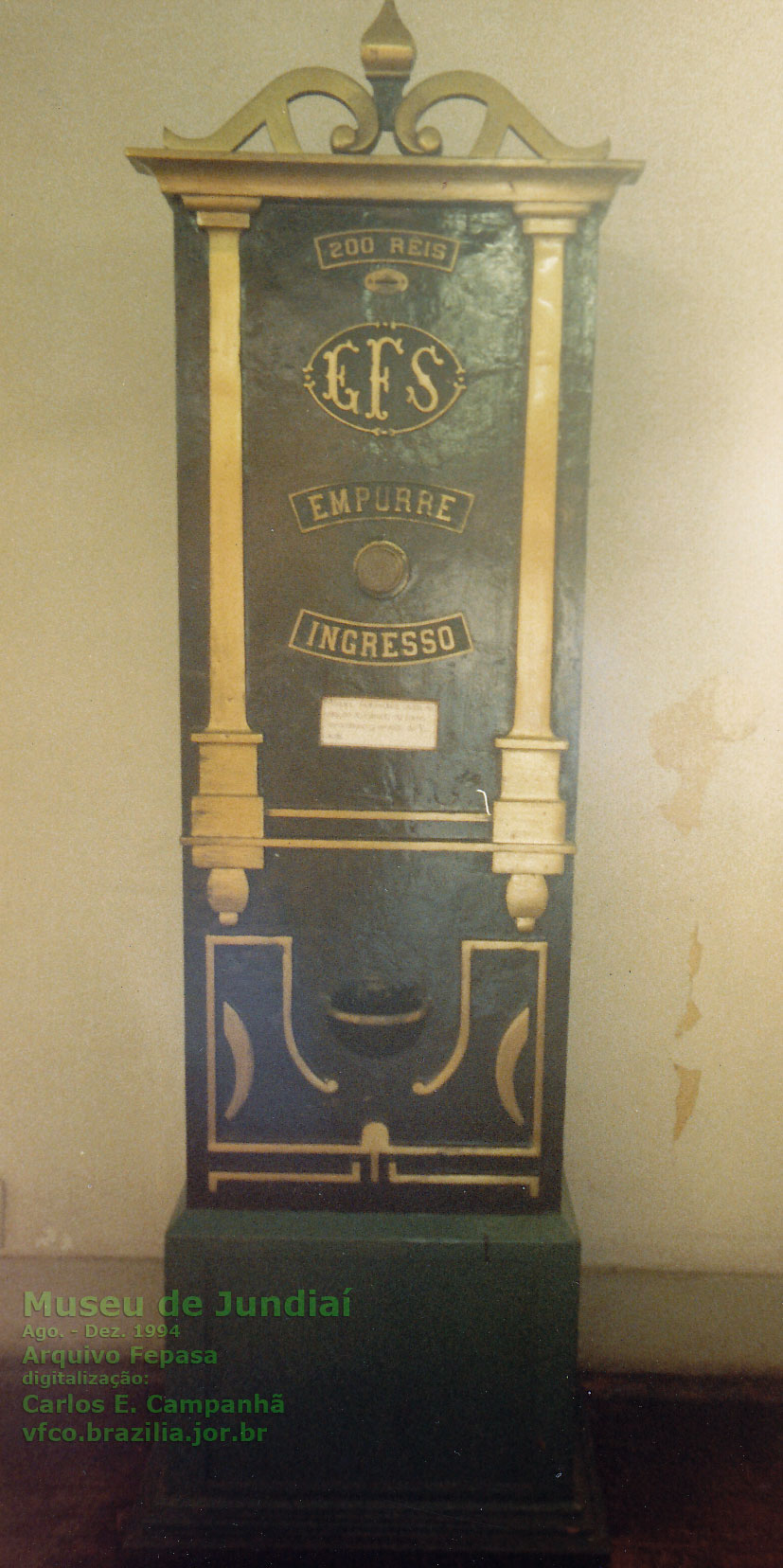 Máquina de "ingressos" de 200 réis da Estrada de Ferro Sorocabana, em exposição no Museu Ferroviário de Jundiaí em 1994