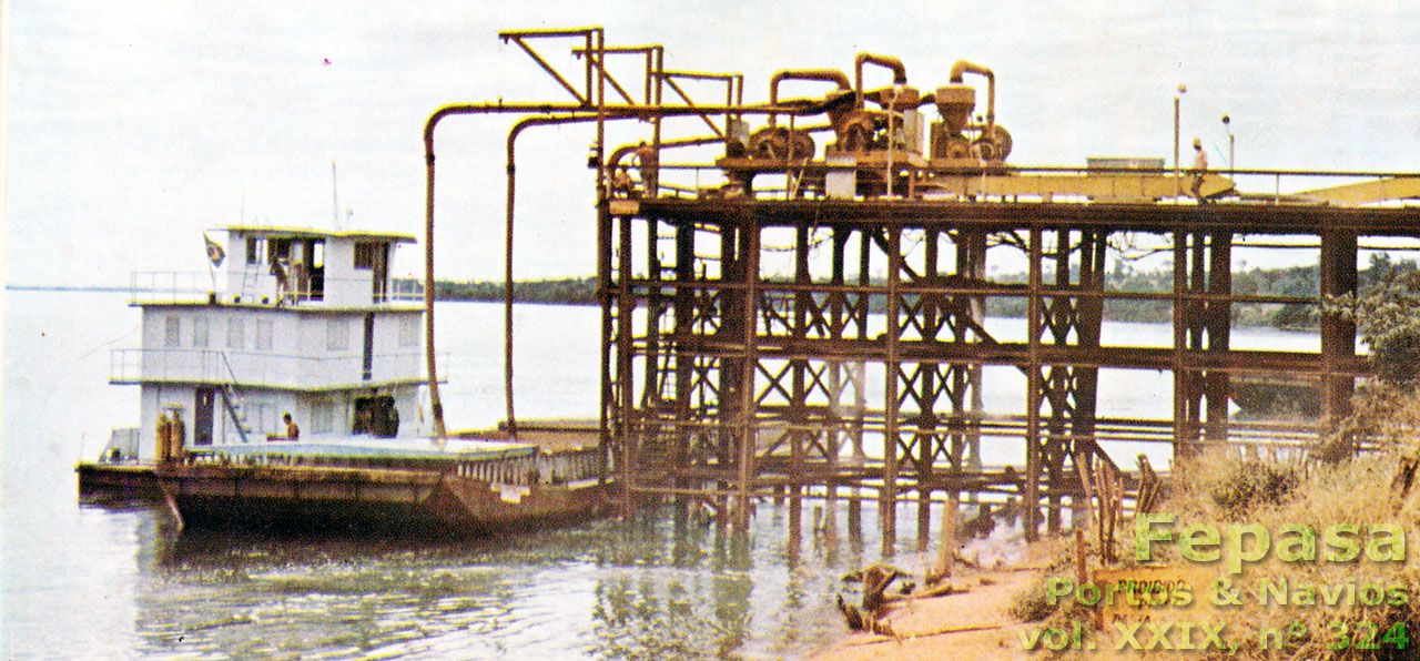 Pier da Fepasa para recebimento do trigo na hidrovia do Paraná, em Panorama (SP)