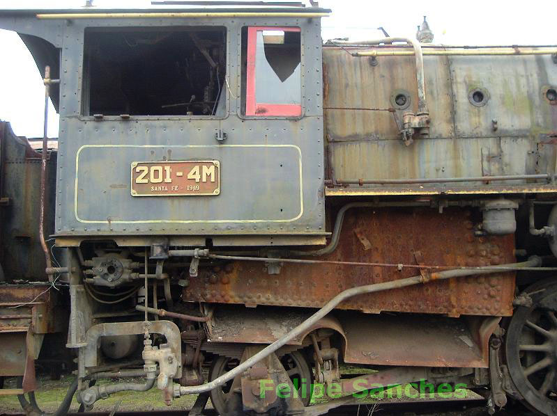 Vista da cabine da locomotiva Skoda antes da reforma