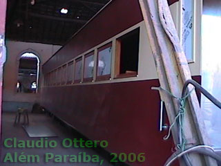 Vista de um vagão reformado na rotunda ferroviária