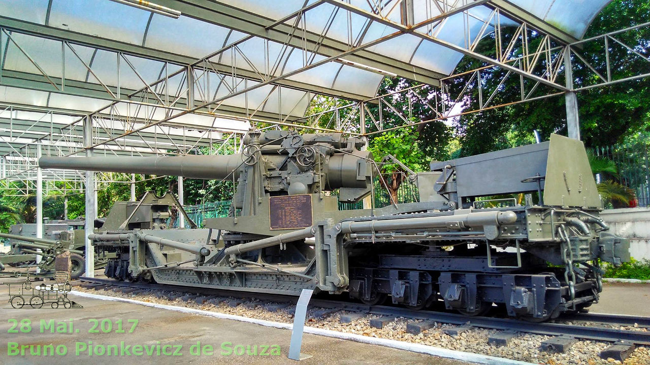 Canhão ferroviário preservado no Museu Militar Conde de Linhares (MMCL)