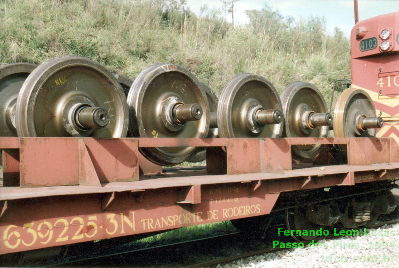Vagão RFFSA para transporte de rodeiros ferroviários (1994)