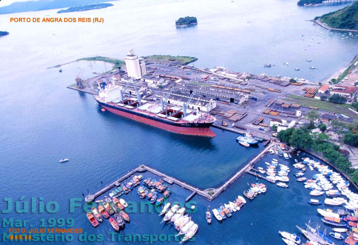 Vista aérea do antigo porto de Angra dos Reis, desde a estação ferroviária
