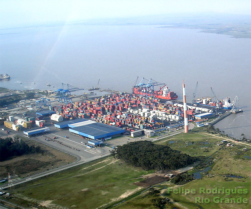 Vista aérea do Tecon - Terminal de Containers do porto de Rio Grande