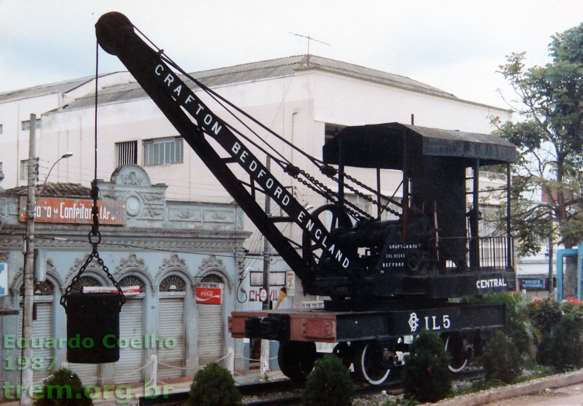 Pequeno guindaste ferroviário a vapor Crafton, utilizado para abastecer de carvão as locomotivas da antiga EFCB - Central do Brasil