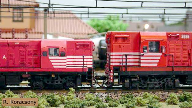 Ferreomodelo Frateschi de locomotiva G12 lado a lado com ferreomodelo da mesma locomotiva em escala HO (1:87), para comparação